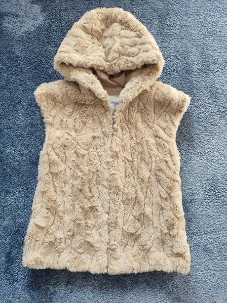 Kožušinová vesta, mayoral,122