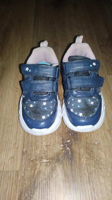 Dievčenské tenisky, 25