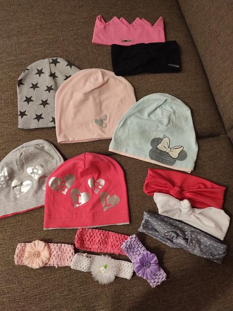 Čiapky, čelenky, 56