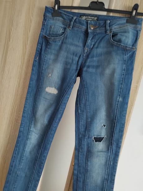 Skinny rifle, clockhouse,s