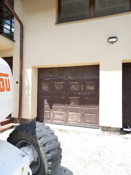 Tipy na údržbu drevených garážových dverí