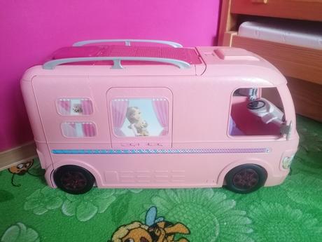 Barbie karavan,