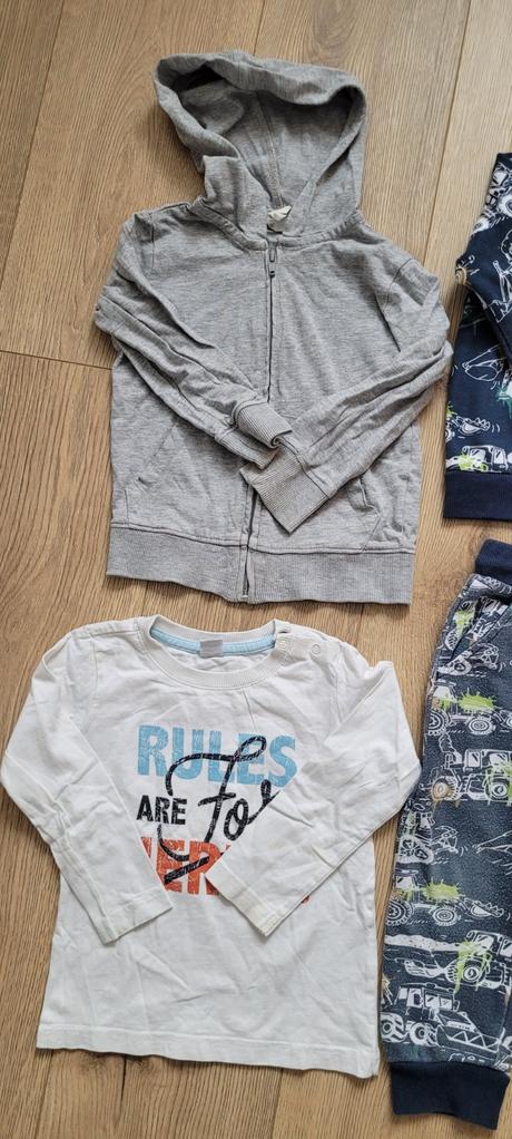 Mikiny, tepláky 4ks, 86–98