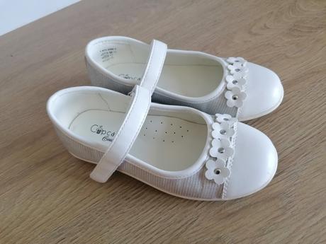 Biele poltopánky, 26