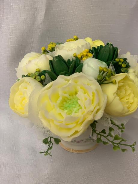 Mydlova kytica v keramickej miske, 