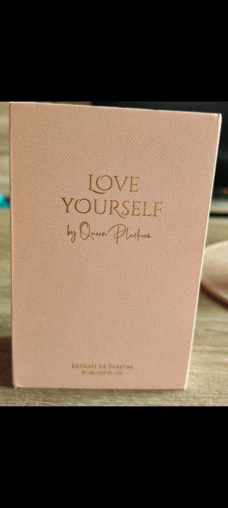 Parfém qen plačková,