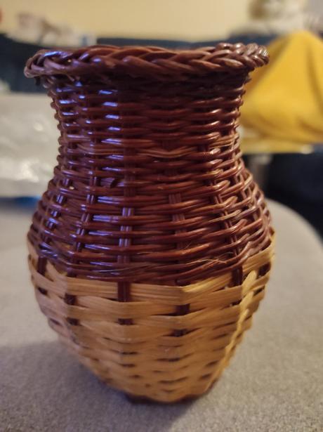 Váza ratan nepouživana,