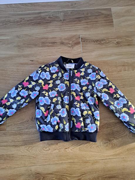 Bombera, reserved,134