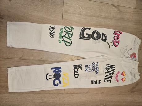 Biele popísané rifle, 152