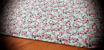 Jersey- ružičky na mintovom podklade - cena za 10, 