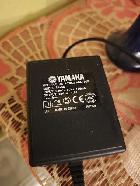 Predám yamaha dgx-305 portable grand, 76 klávesov, 