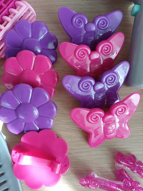 Kadernícky kufrík - fén, hrebene, sponky,