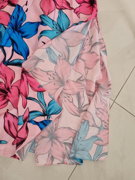 Saténová maxi sukňa s rozparkom,