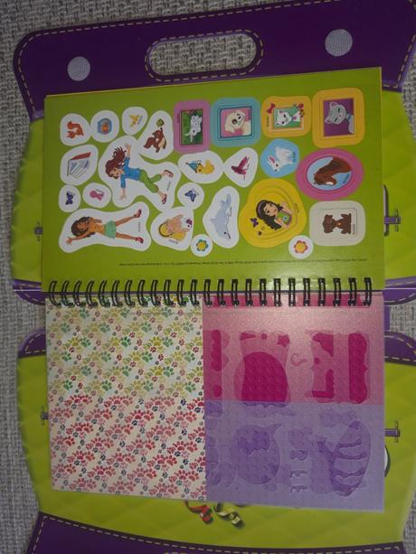 Zábavná kniha/zošit pre dievčatá,