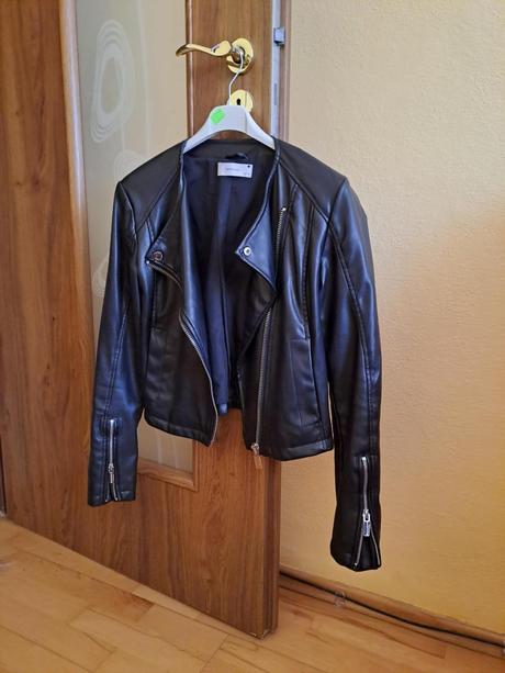 Cierna koženka reserved, reserved,s