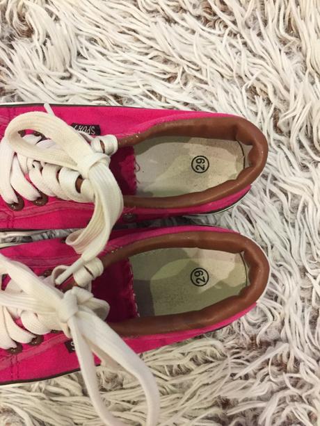 Platené tenisky, 29