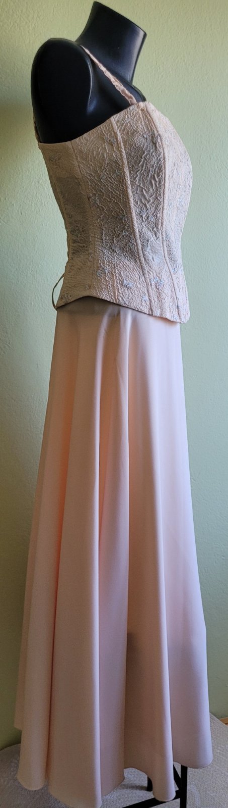 Spoločenské šaty, 40