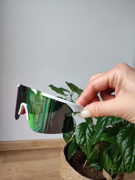 Športové slnečné okuliare,