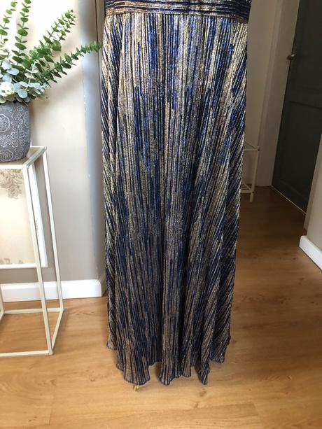 Tmavomodré šaty so zlatými detailami, 48