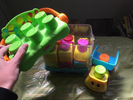 Fisher price kocky na hranie aj s autíčkom, 