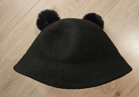 Klobúčik zara s brmbolcami, zara,52