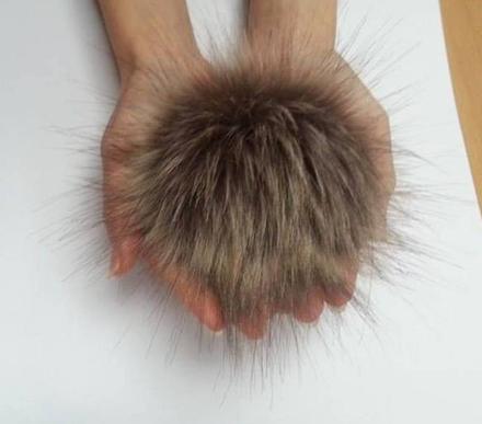 Kožušinový brmbolec 16,