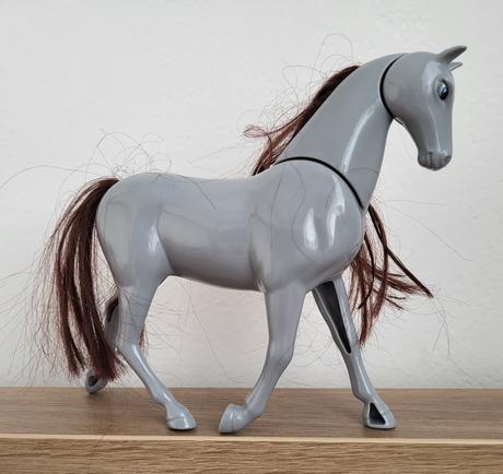 Sivý kôň s pohyblivými časťami, 