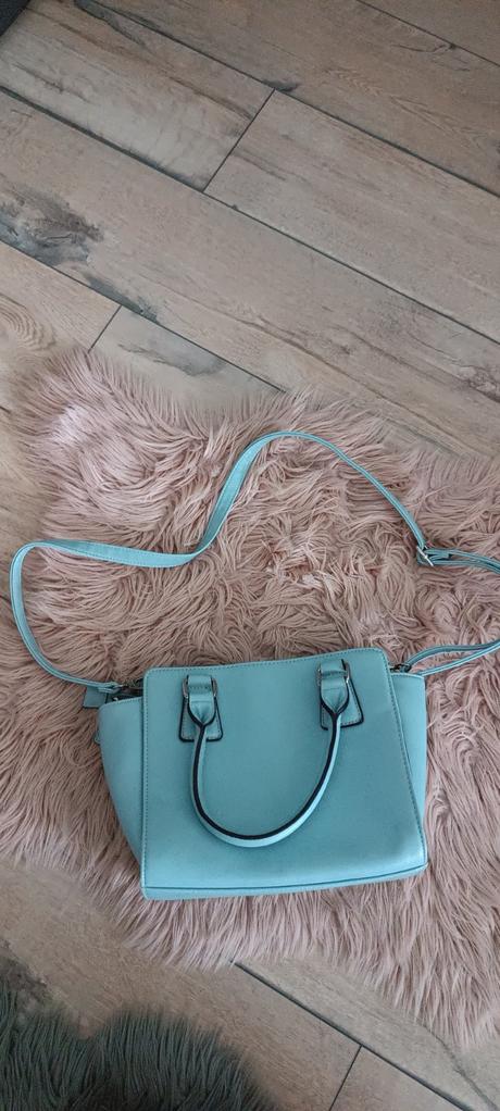 Bledo modrá kabelka,