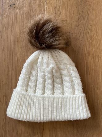 Zimná čiapka s kožušinovým brmbolcom, 80