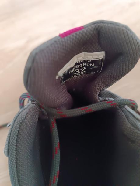 Turistické topánky, 32