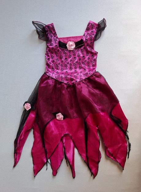 Upírka-čarodejnica s kostričkami veľ. 110-116,