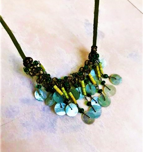 Perleťový náhrdelník, 