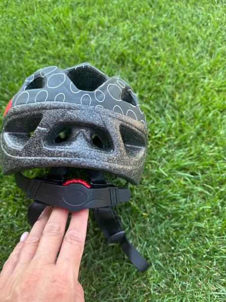 Cyklistická prilba, s