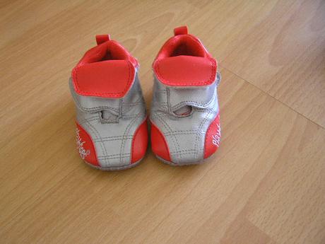 Capačky červené - málo nosené, 17