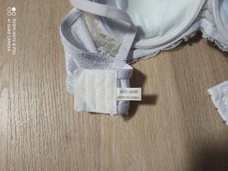 Dámska biela podprsenka, 90b