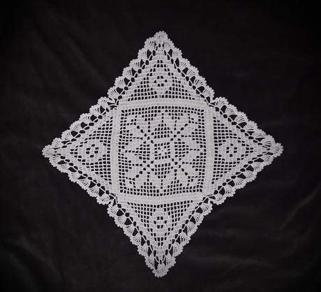 Biely háčkovaný obrus/háčkovaná dečka,