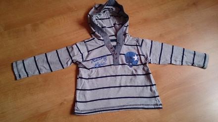 Sivé tričko s kapucňou, lupilu,86