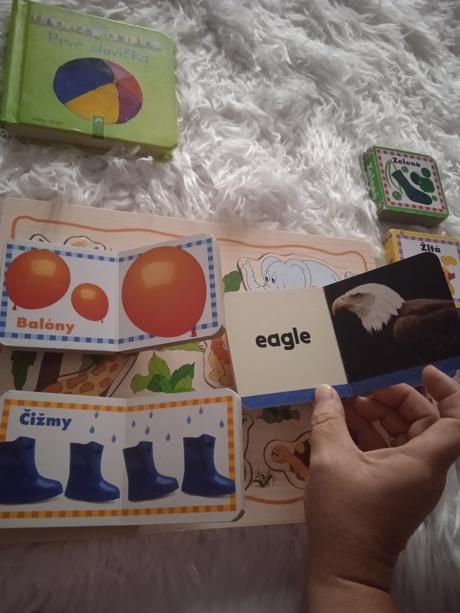 Puzzle a knižky,
