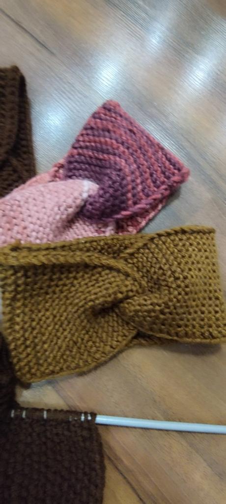 Pletená čelenka, m