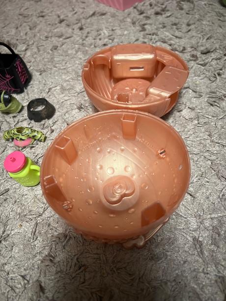 Lol babika s prislusenstvom vid foto, 