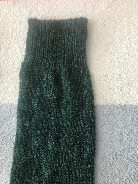 Šntucne upletove tmavozelene, dlzka cca 70 cm, 