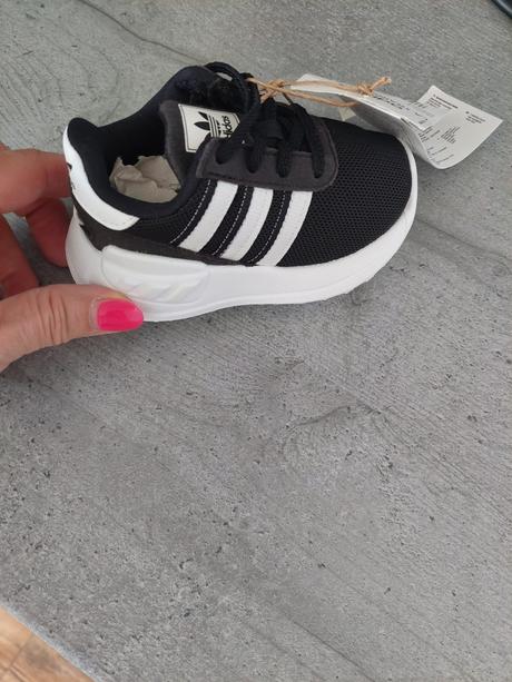 Nenosené tenisky, adidas,19