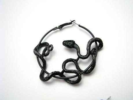 Náušnice čierne hady, 