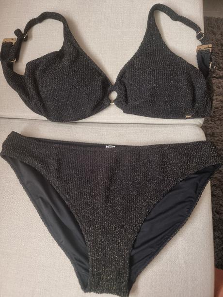 Viac bikiny, 44
