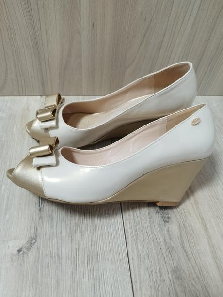 Zlaté topánky na platforme, 39