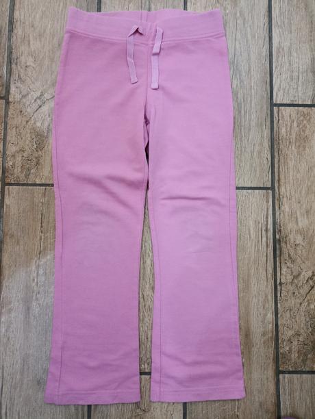 Ružové tepláky, 128