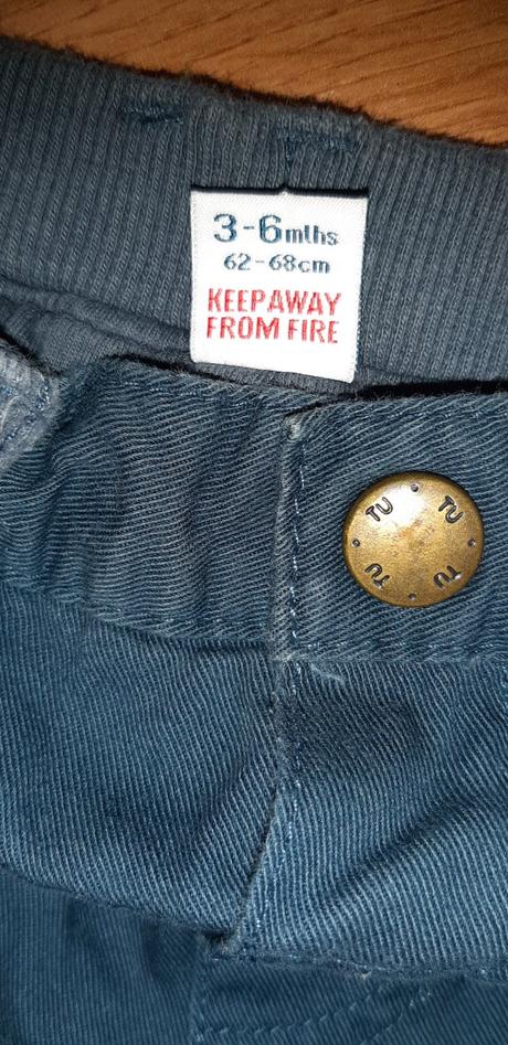 Tmavomodré nohavice, tu,62