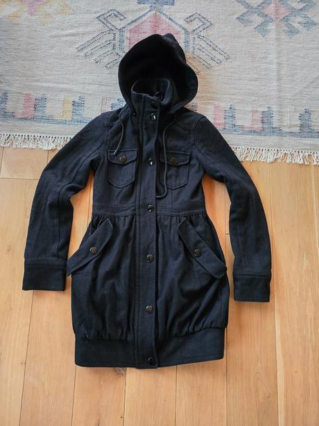 Cierny balonovy kabat bershka, bershka,s