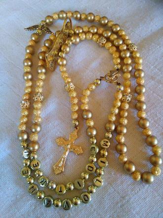 Ruženec s menom a dátumom, 