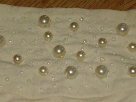 Pekny maslovy top s koralkami a perlami, s